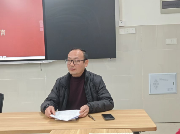 图3 年级长王本丞就提升年级成绩作工作安排.jpg