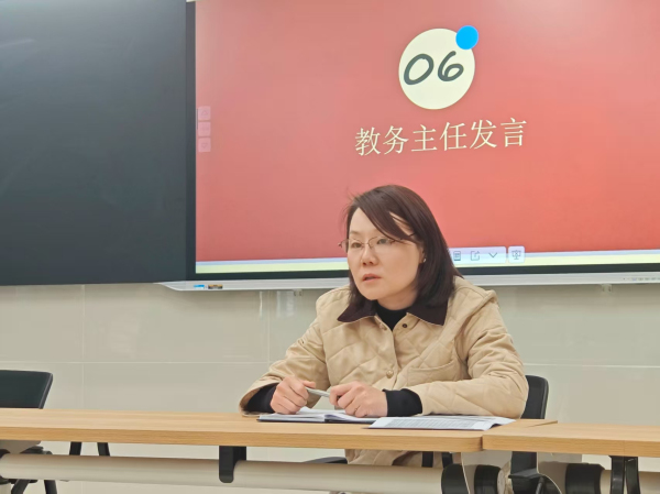 图4 教务处副主任贾莹就提升教学水平作工作部署.jpg