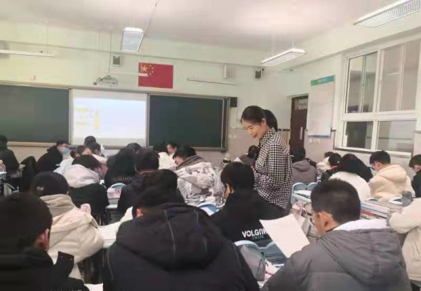 师生互动.jpg