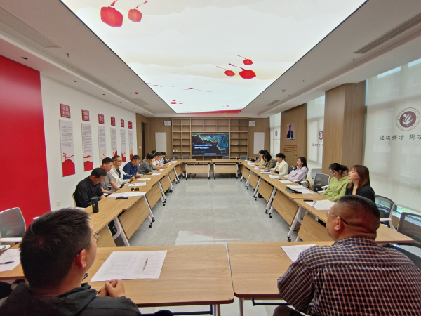 1高二全体教师参会.jpg