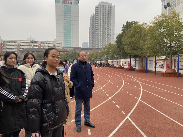 图七：陶校长来为同学们加油鼓劲.jpg