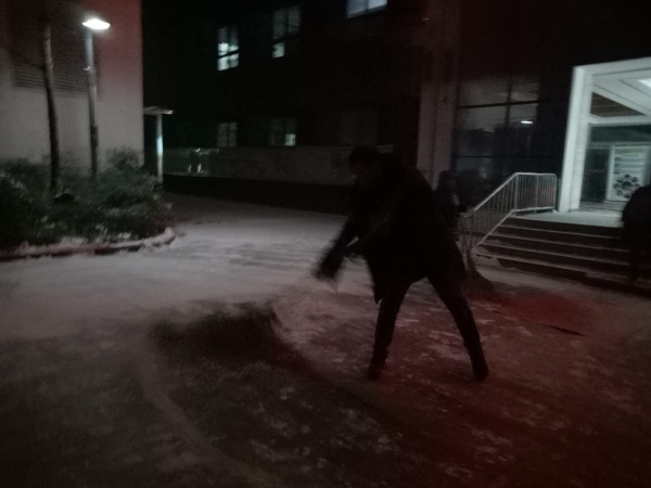 扫雪.jpg
