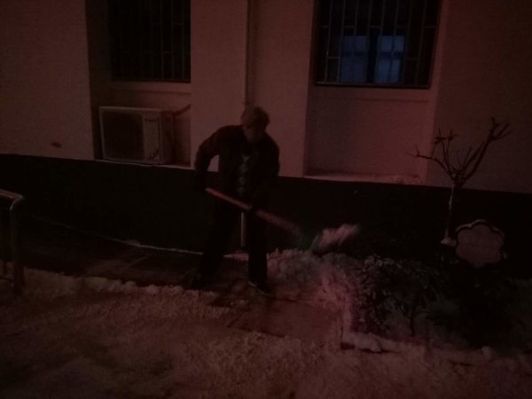 铲雪.jpg