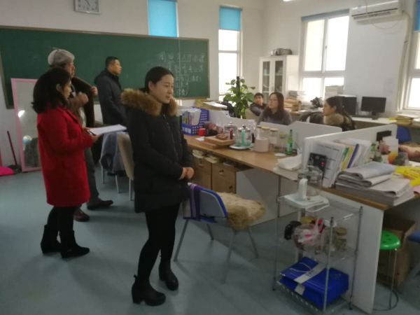 5检查初中年级老师办公室.jpg