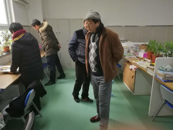 4检查高中年级老师办公室.jpg