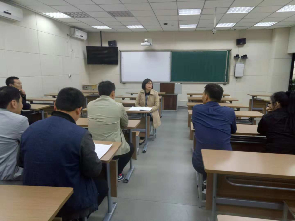 与老师座谈.jpg