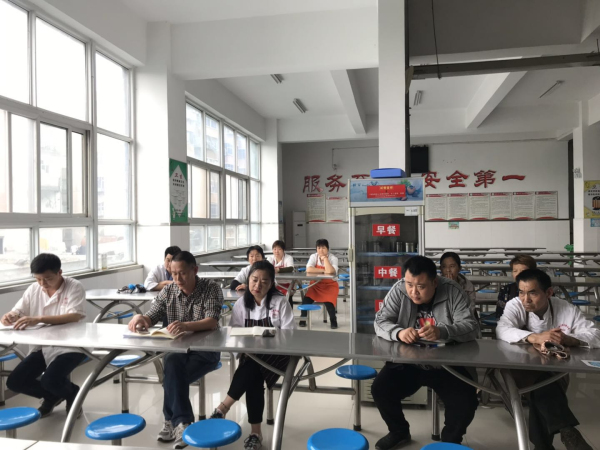 2全体食堂工作人员参会.jpg