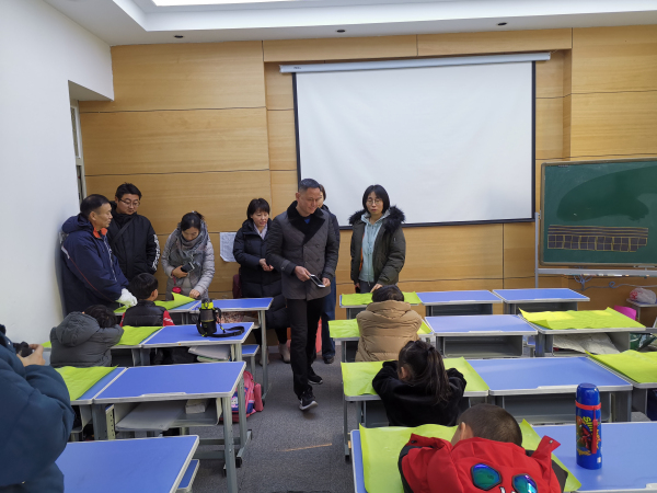 1参观学习中小学配餐工作.jpg