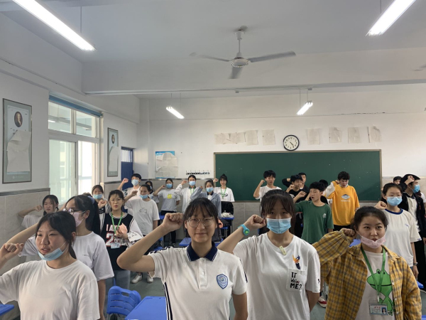 5同学们宣誓.jpg