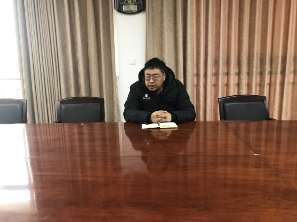 1、校长杨建臣传达上级部门会议精神.jpg