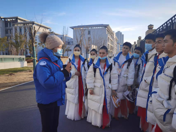 2舞蹈团李蕖老师为参赛学生做赛前动员.jpg