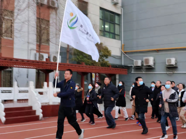 以奔跑的姿态，迎接2022年.jpg