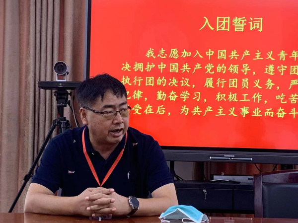 校长杨建臣做会上讲话.jpg