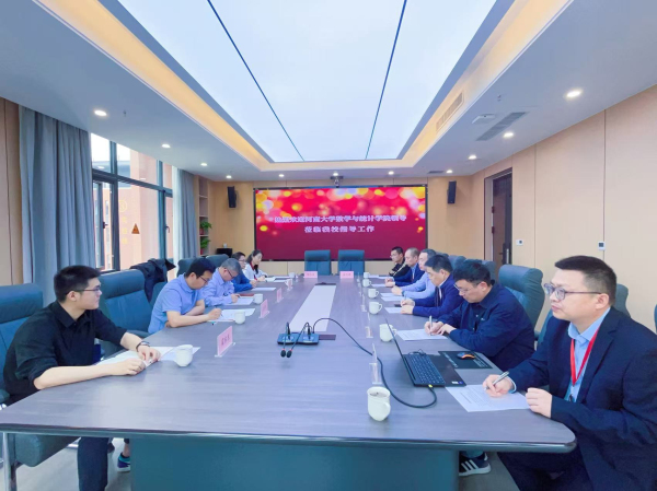 学校领导致欢迎词.jpg
