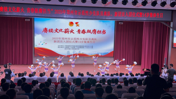 花球啦啦操中间造型.jpg