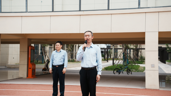 1.党委书记马海峰下达出发口令.jpg