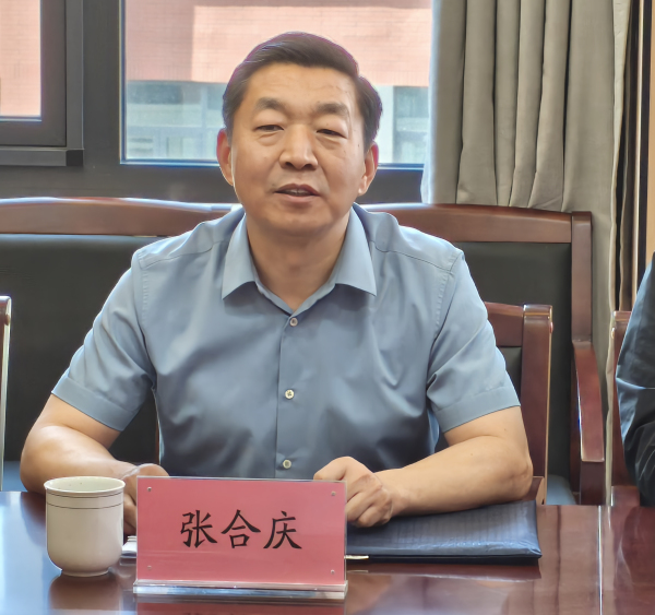 1 张合庆介绍“外研社杯”外语素养大赛情况.jpg