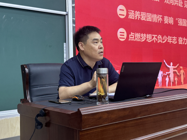 3张校长讲课.jpg