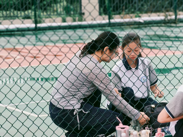 图2班主任老师的辛勤陪伴.jpg