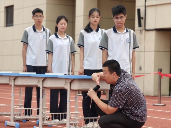 图1马赢伯主任讲解疏散要领.jpg