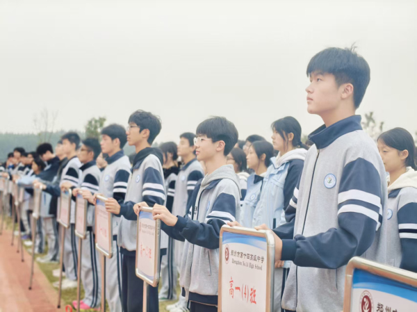 图 2 参赛队伍严阵以待.jpg