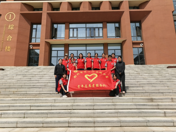 郑州市第十四高级中学&ldquo;陶韵书声&rdquo;志愿服务队合影.jpg