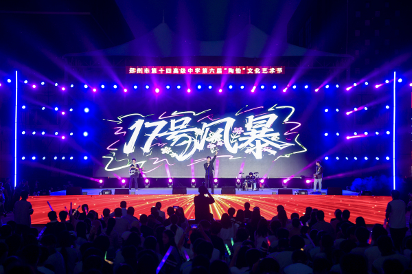 3乐队演唱《鲜花》.jpg