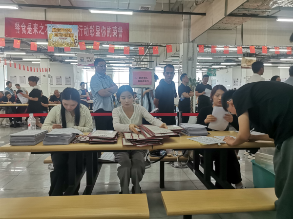 发放录取通知书.jpg