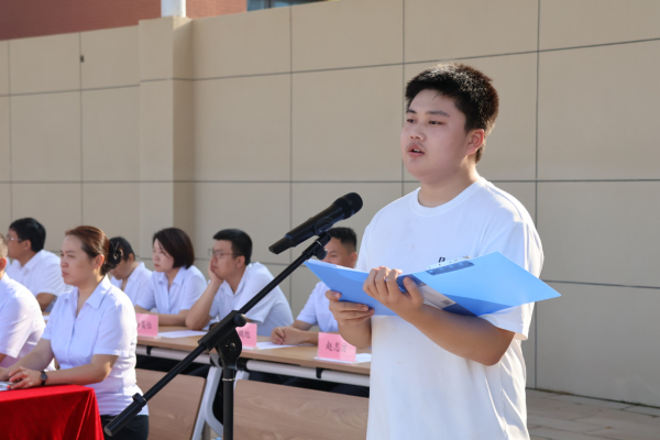新生代表张子融发言.jpg