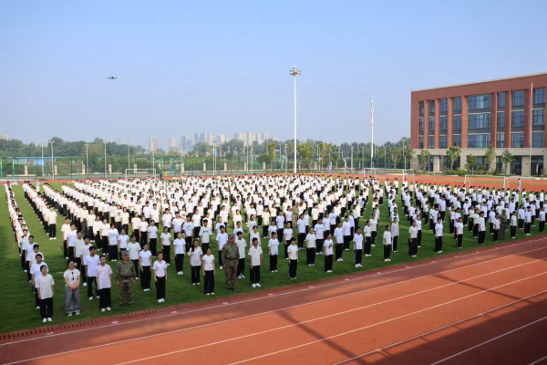 全体高一新生.jpg