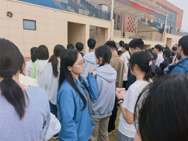 班主任清点人数.jpg