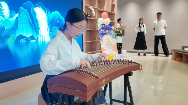 古筝表演.jpg
