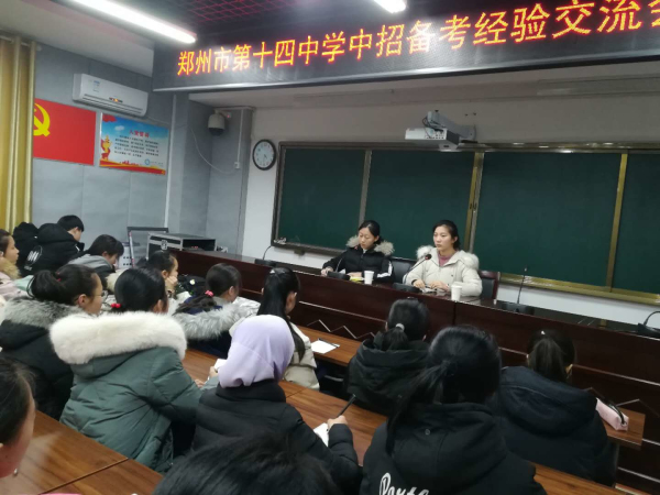 李洁同学在介绍备考经验.jpg